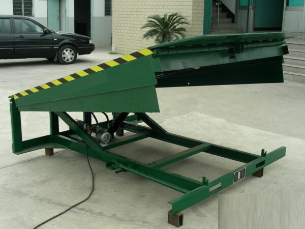 Fixed hydraulic boarding bridge - Image 3