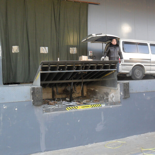 Fixed hydraulic boarding bridge - Image 2