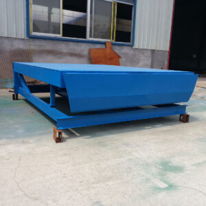 Fixed hydraulic boarding bridge