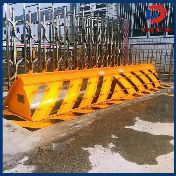 Automatic barrier tire breaking machine, hydraulic barrier with nails, remote control for controlling traffic jams - Image 2